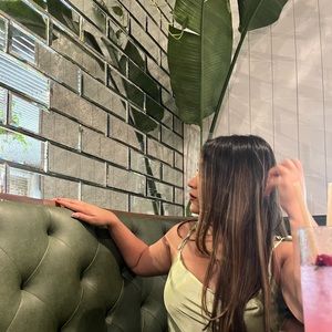 Meet your Posher, Nathalia